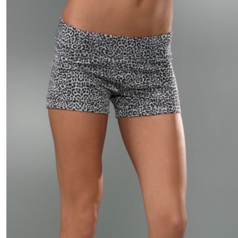 Maggie Ward Leopard Pinterest Shorts XS